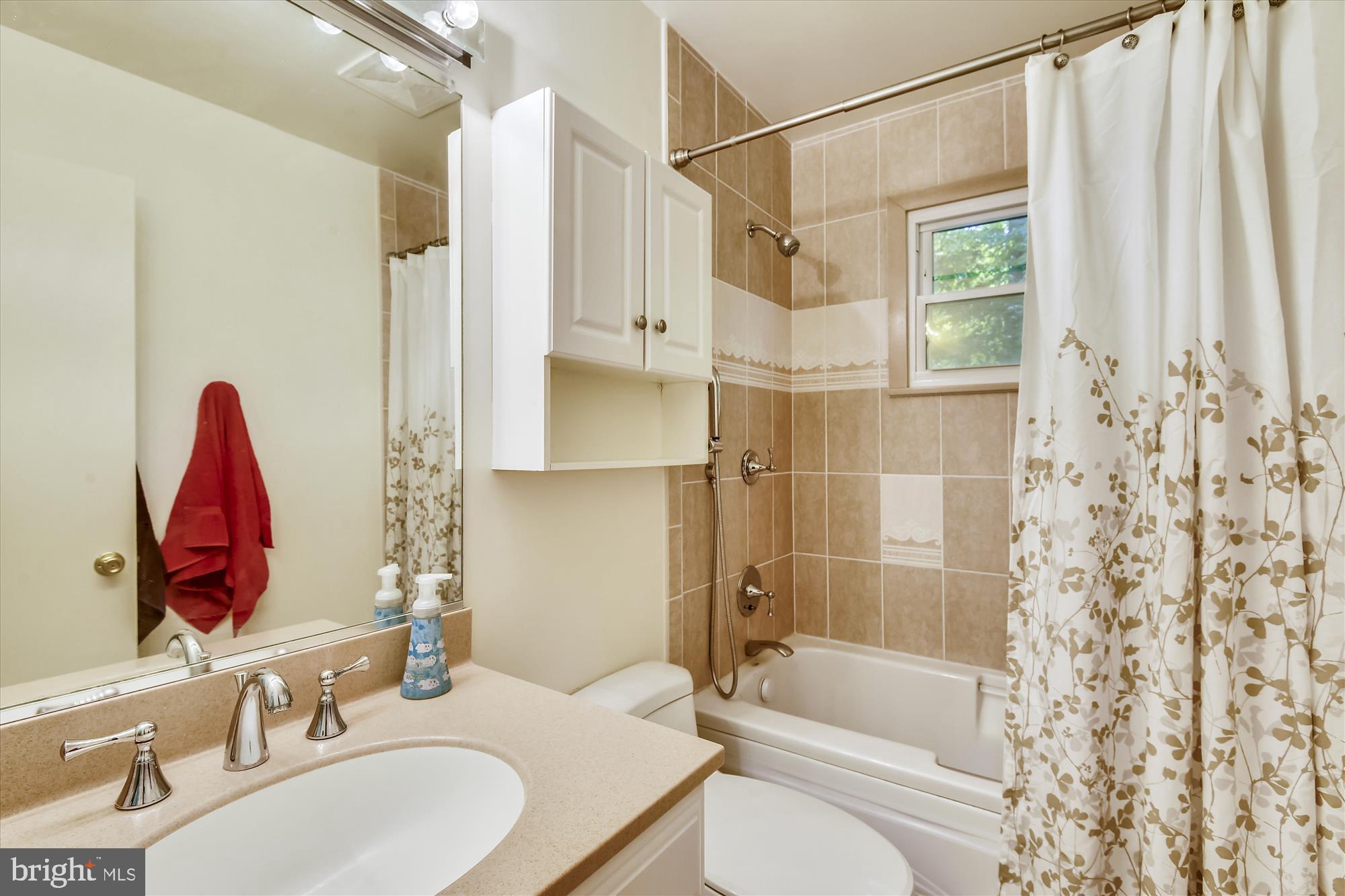 7403 Reservation Drive Springfield, VA 22153 - Photo 24 of 41 Hallway second bathroom with tub