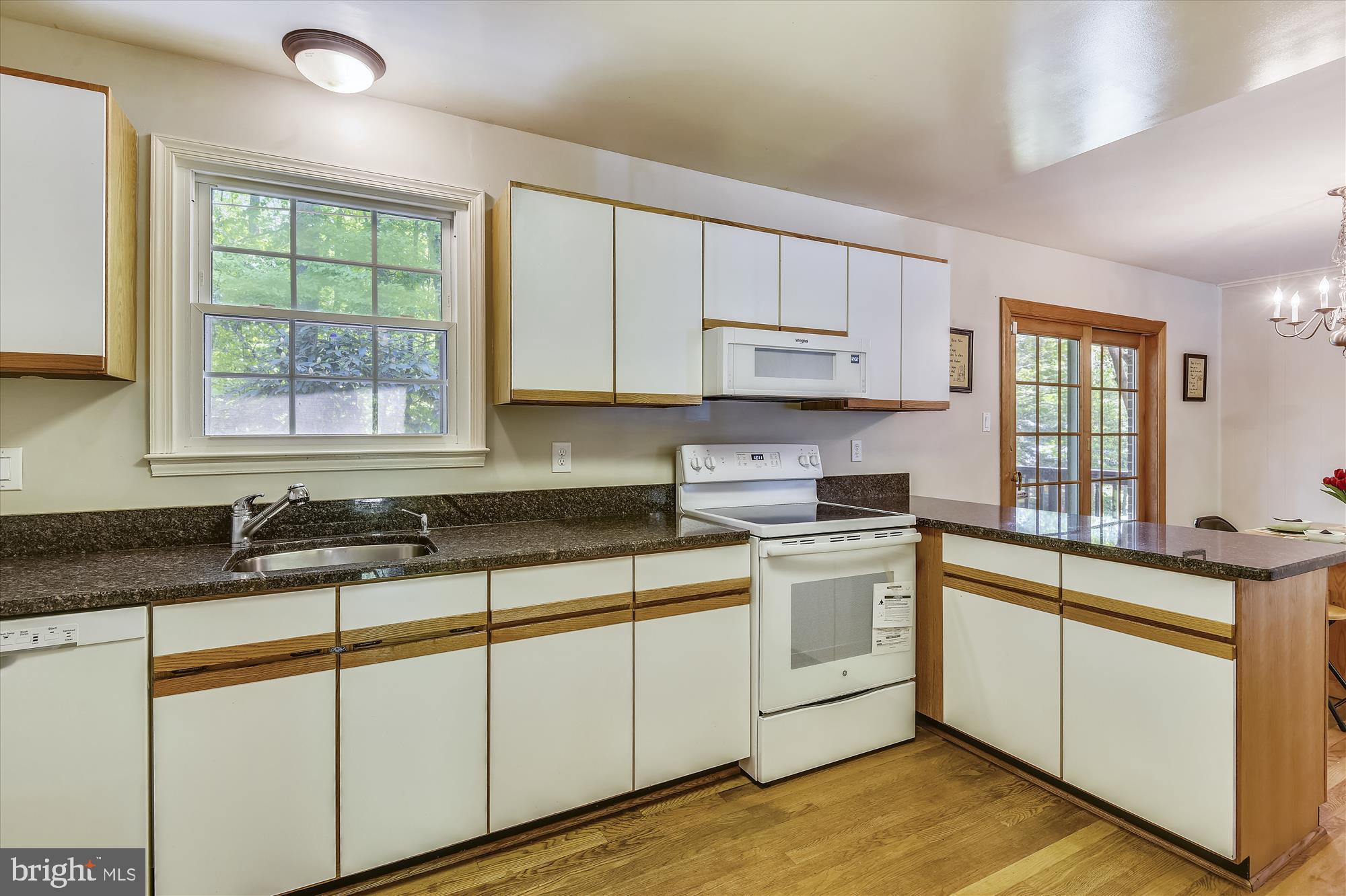 7403 Reservation Drive Springfield, VA 22153 - Photo 9 of 41 New stove and fridge, 1 year old dishwasher/micro