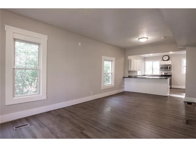 $2,900 | 1602 Johnson Street Northeast, Minneapolis, MN 55413