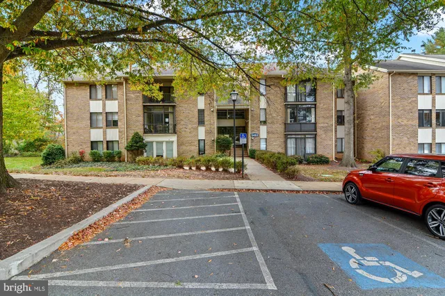 $1,600 | 5482 Cedar Lane, Unit A4, Columbia, MD 21044