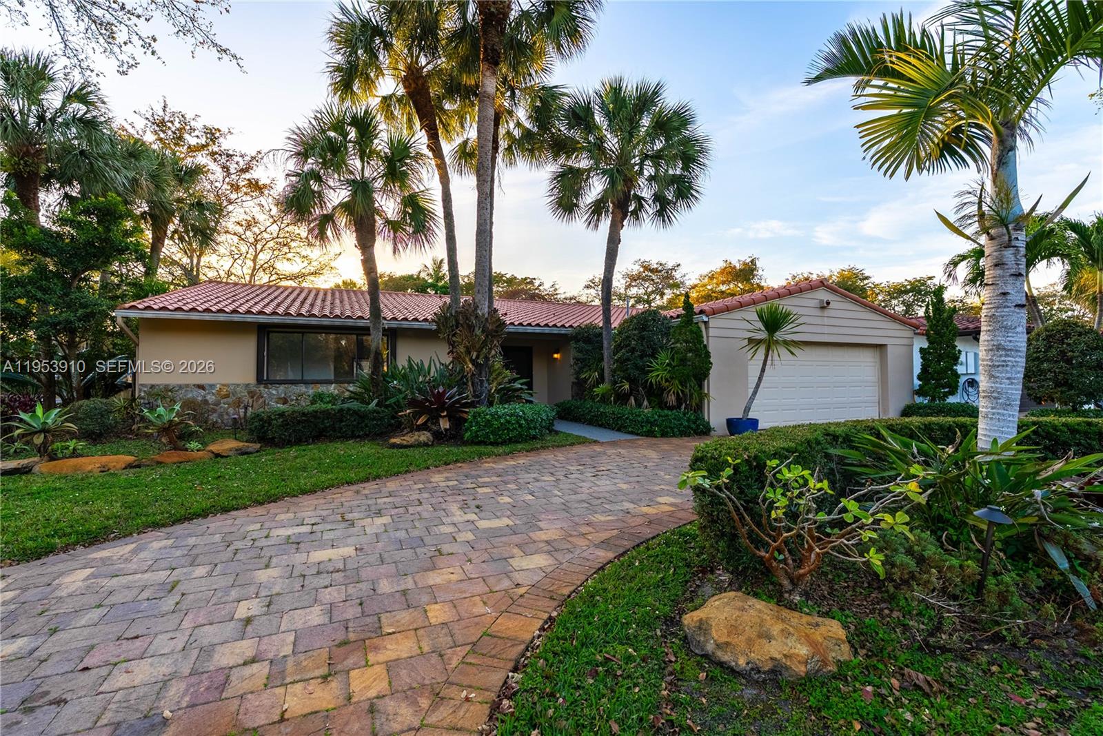 6371 Hutchinson Road Miami Lakes, FL 33014 - Photo 26 of 31
