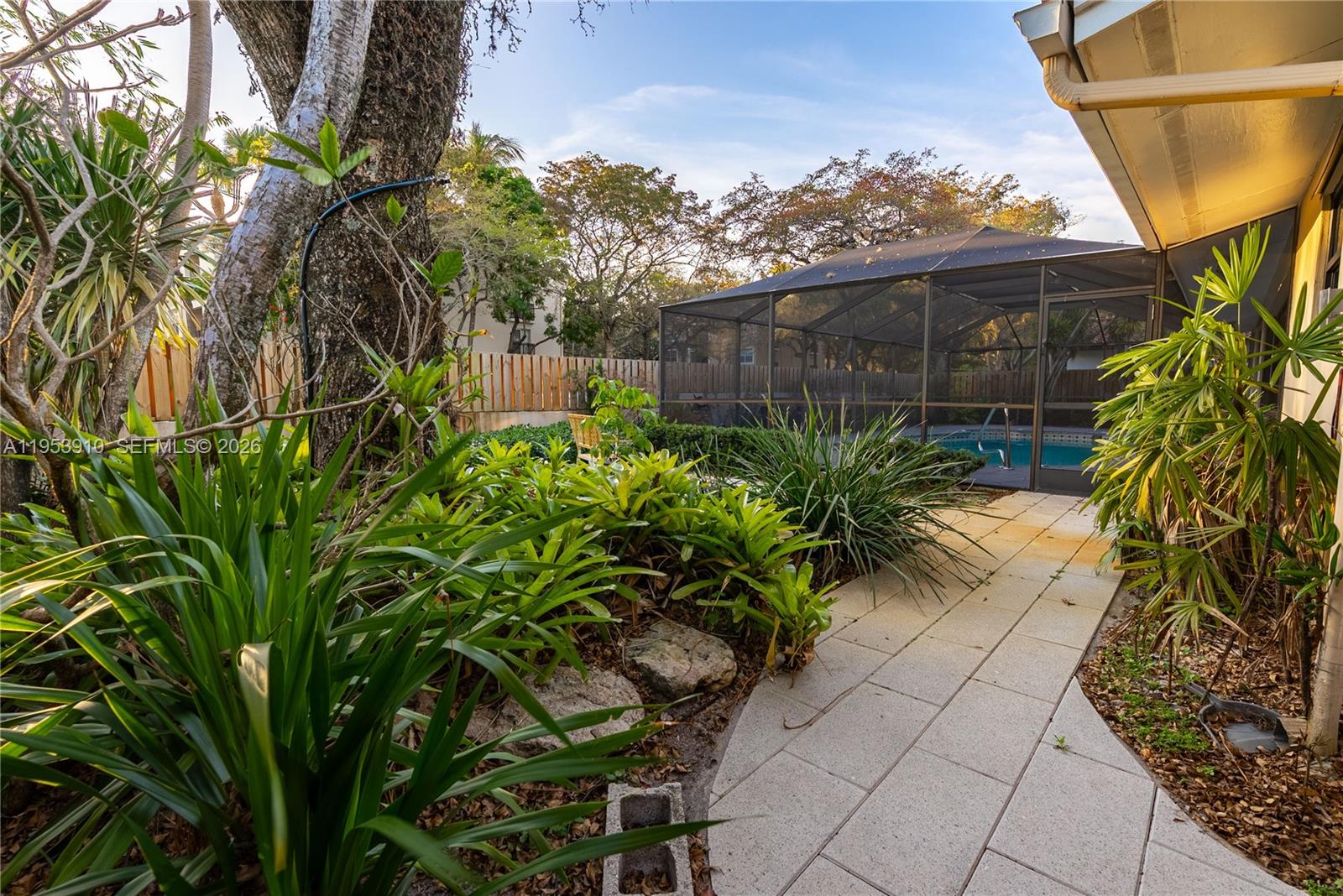 6371 Hutchinson Road Miami Lakes, FL 33014 - Photo 28 of 31