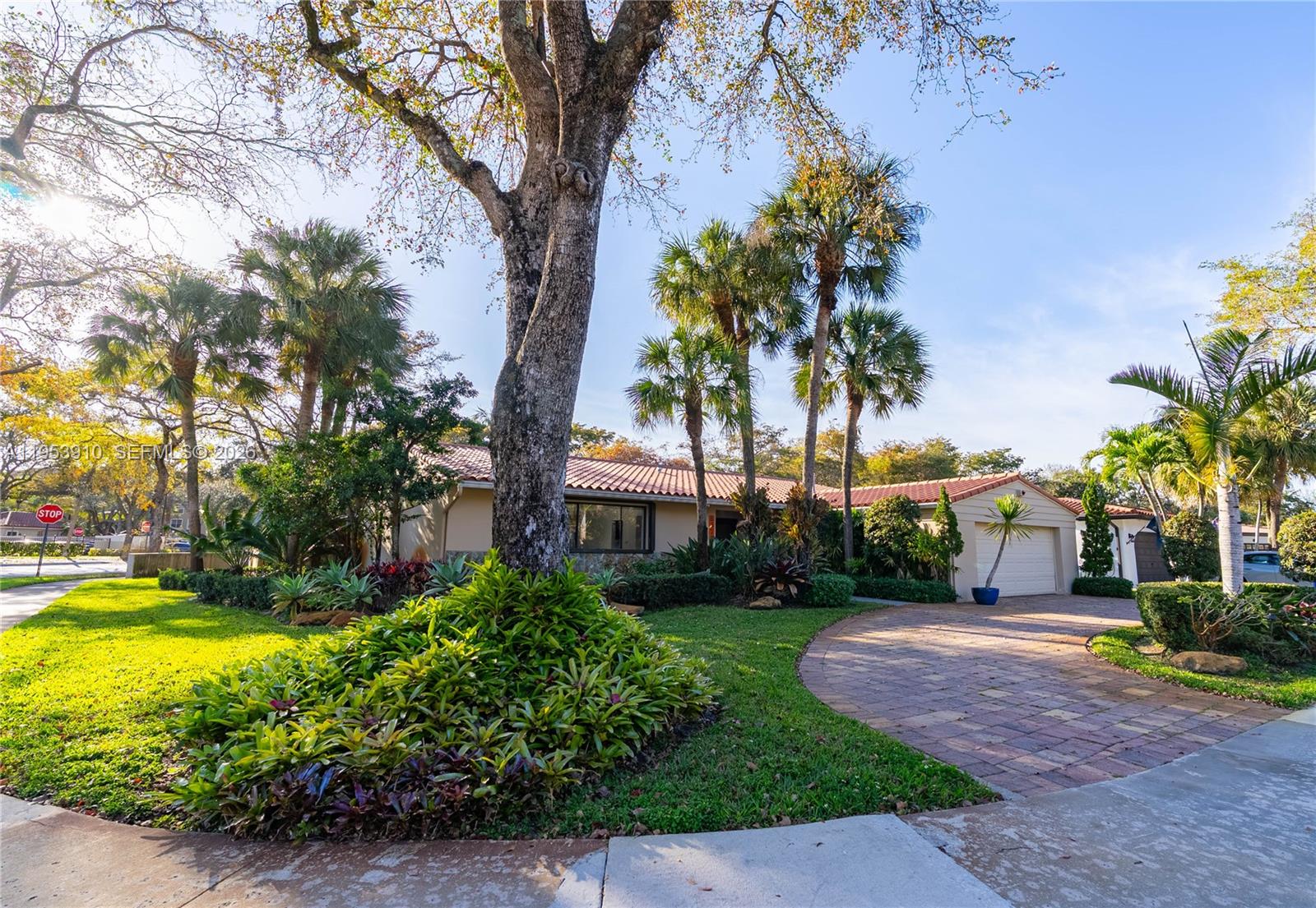 6371 Hutchinson Road Miami Lakes, FL 33014 - Photo 4 of 31
