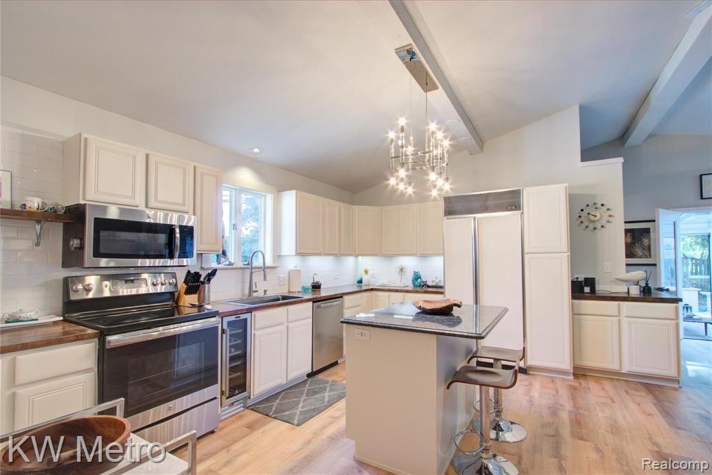 15 Maplefield Road Pleasant Ridge, MI 48069 - Photo 4 of 46