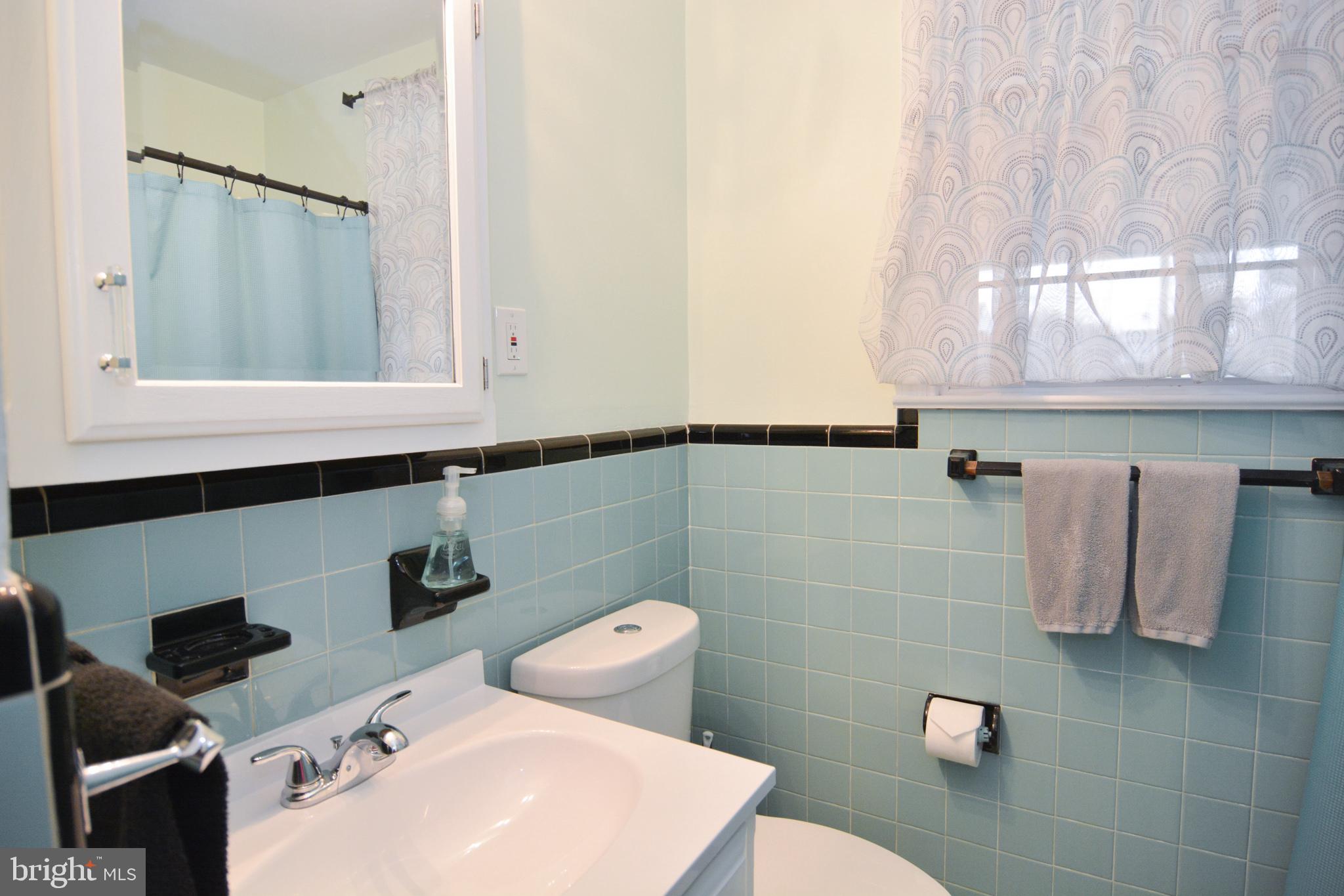8 East Dale Road Wilmington, DE 19810 - Photo 15 of 36 Full Bath with Tub