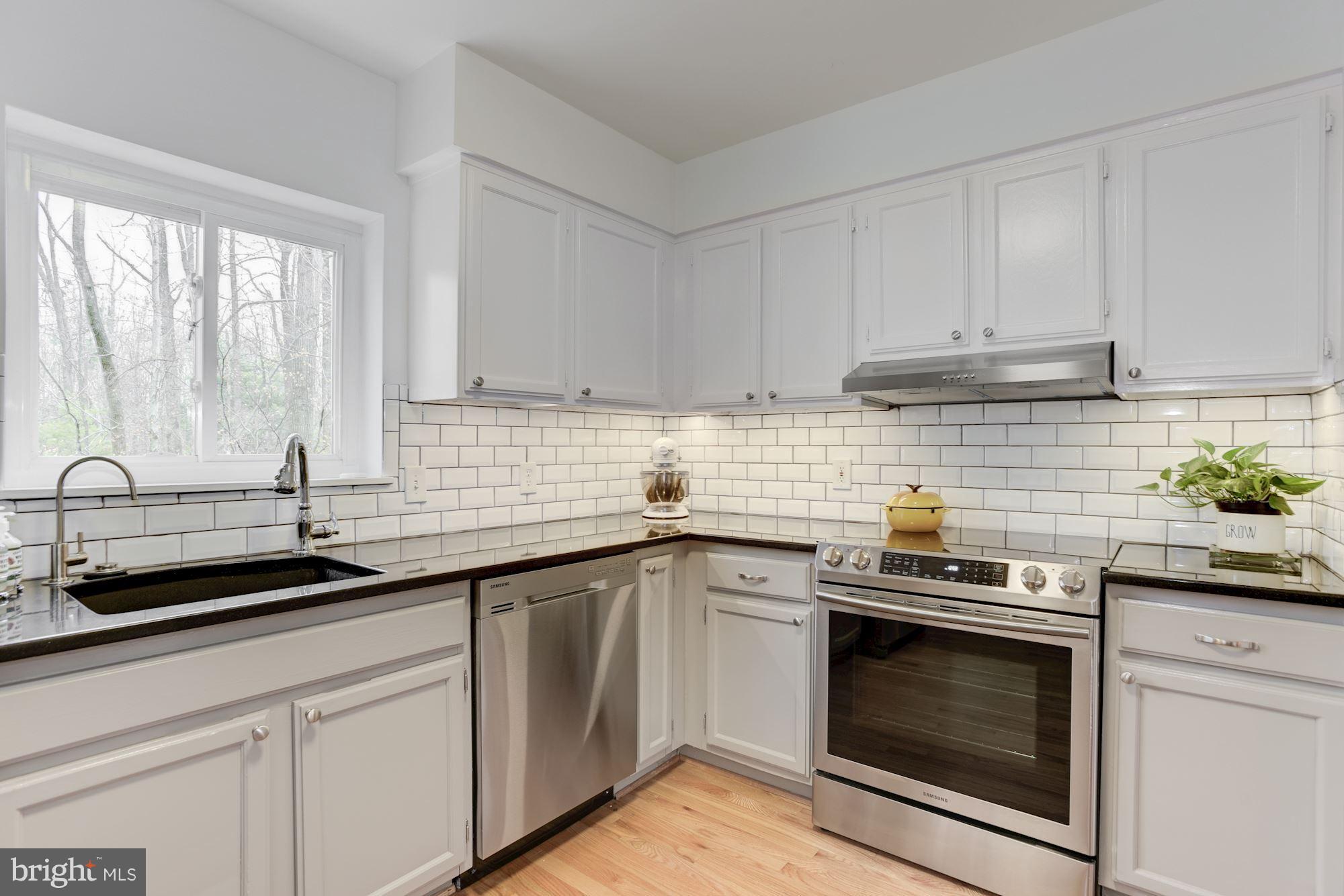 1511 Inlet Court Reston, VA 20190 - Photo 11 of 30 Kitchen is updated - note backsplash and ss