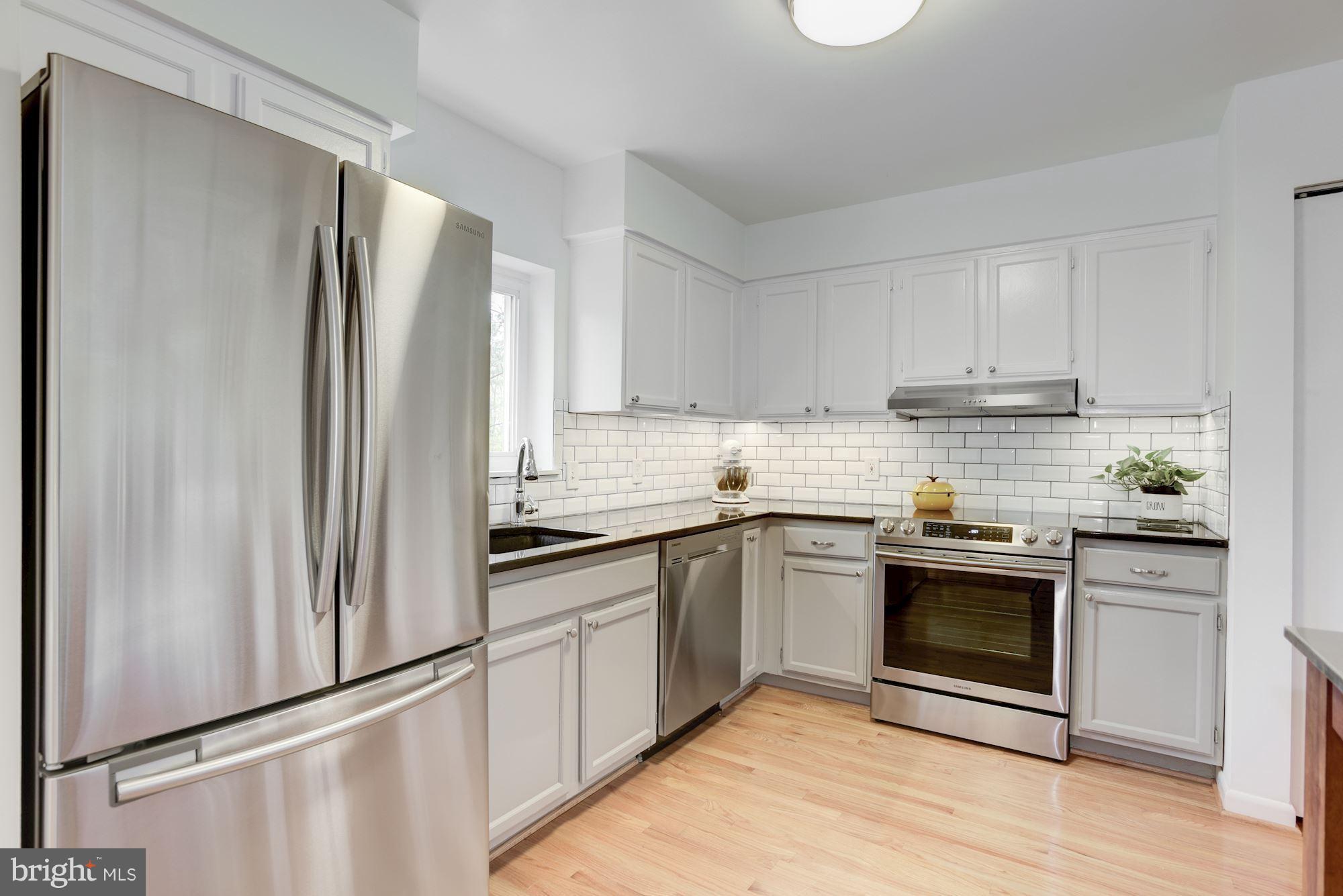 1511 Inlet Court Reston, VA 20190 - Photo 10 of 30 Kitchen Brand new appliances - oven is convection