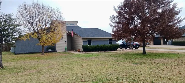 a view of a house with a yard