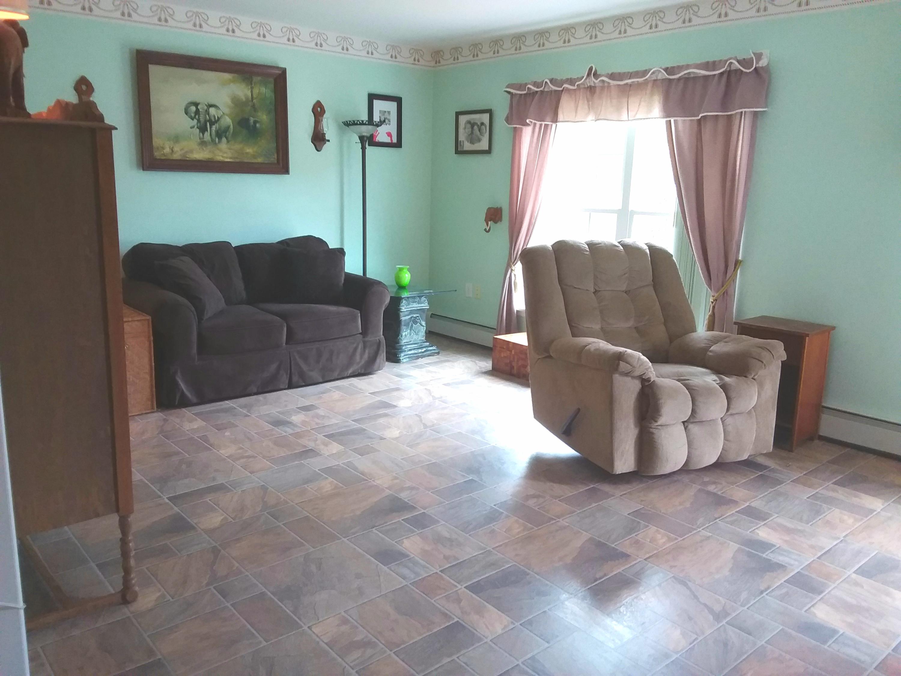 521 Reef Road Waldoboro, ME 04572 - Photo 3 of 14 Living Room