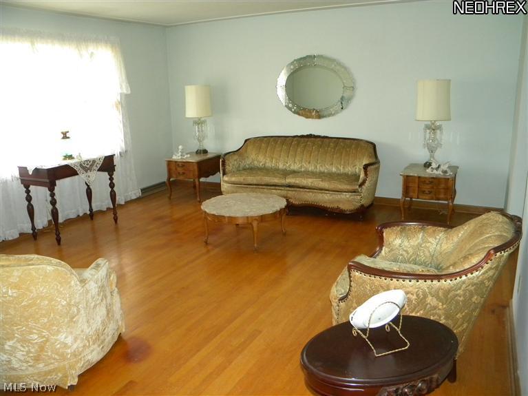 9745 Struthers Road New Middletown, OH 44442 - Photo 3 of 19 Living room on main floor