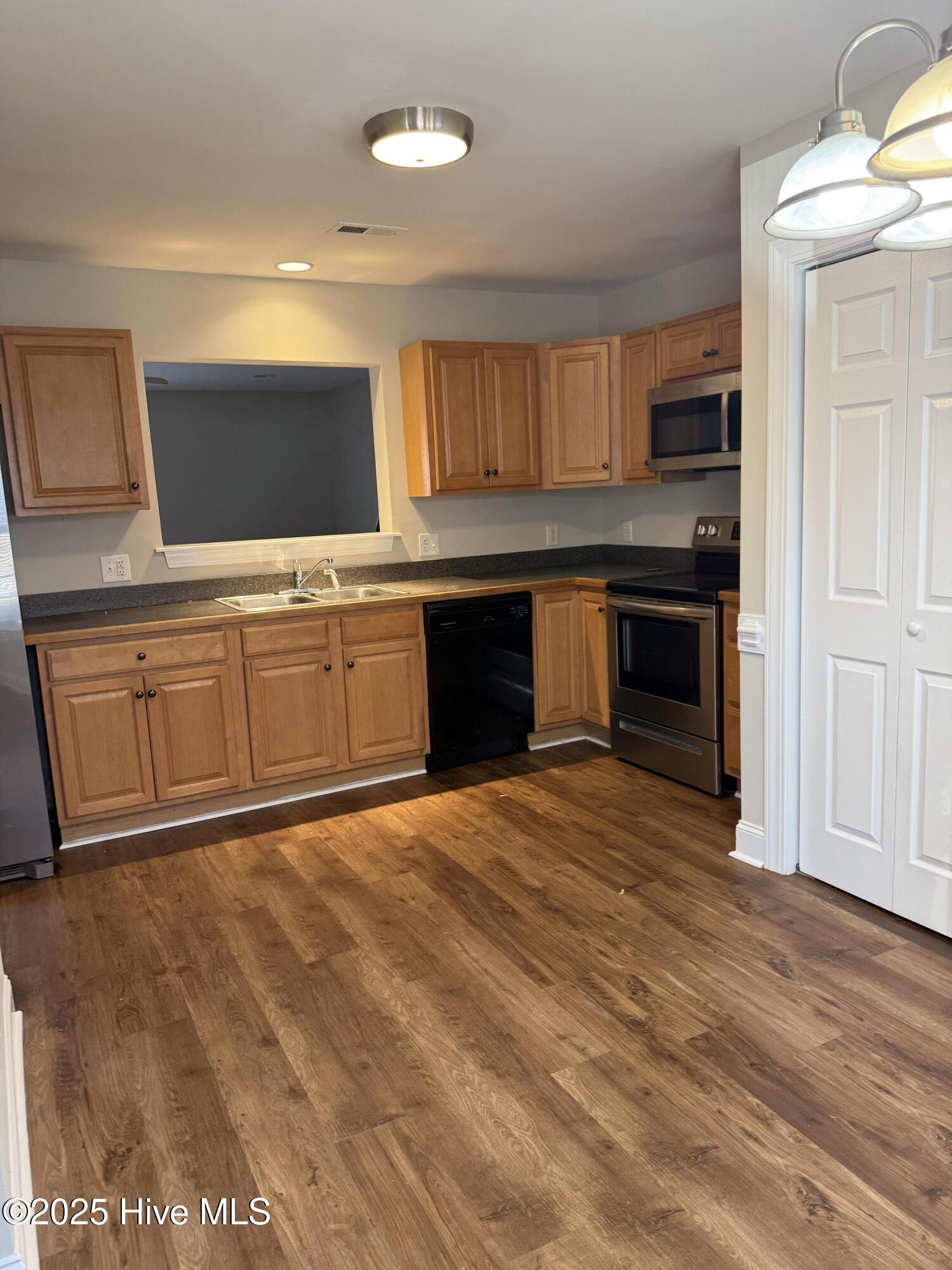 1508 Pine Brook Court, Unit B Greenville, NC 27858 - Photo 3 of 8 Kitchen