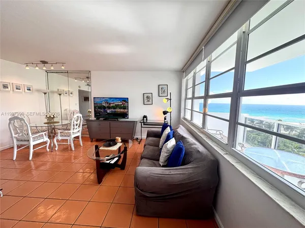 $2,800 | 100 Lincoln Road, Unit 836, Miami Beach, FL 33139