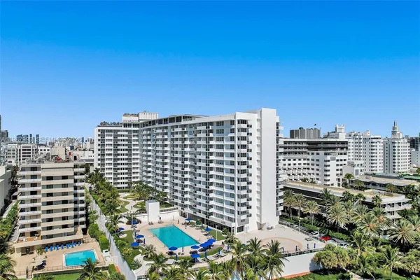 $2,800 | 100 Lincoln Road, Unit 836, Miami Beach, FL 33139