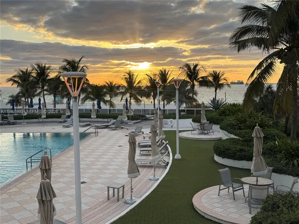 $2,800 | 100 Lincoln Road, Unit 836, Miami Beach, FL 33139
