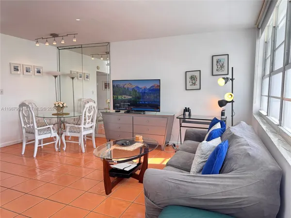 $2,800 | 100 Lincoln Road, Unit 836, Miami Beach, FL 33139