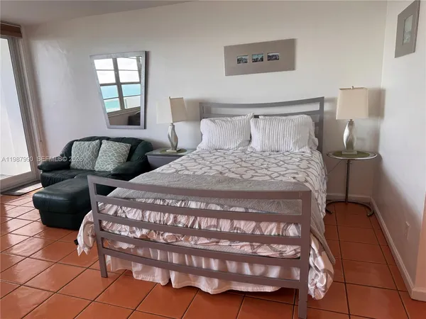 $2,800 | 100 Lincoln Road, Unit 836, Miami Beach, FL 33139