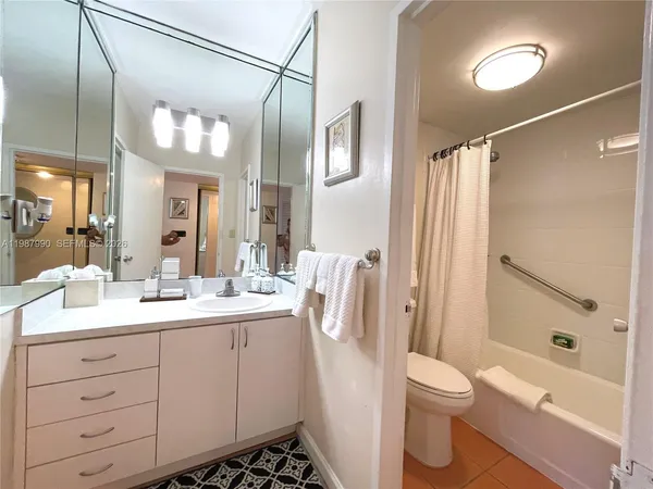 $2,800 | 100 Lincoln Road, Unit 836, Miami Beach, FL 33139