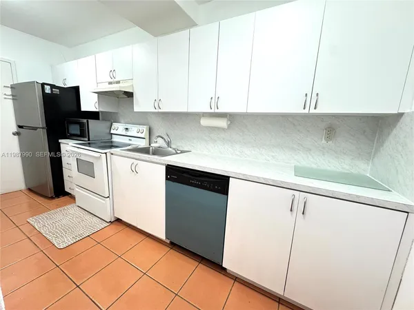 $2,800 | 100 Lincoln Road, Unit 836, Miami Beach, FL 33139