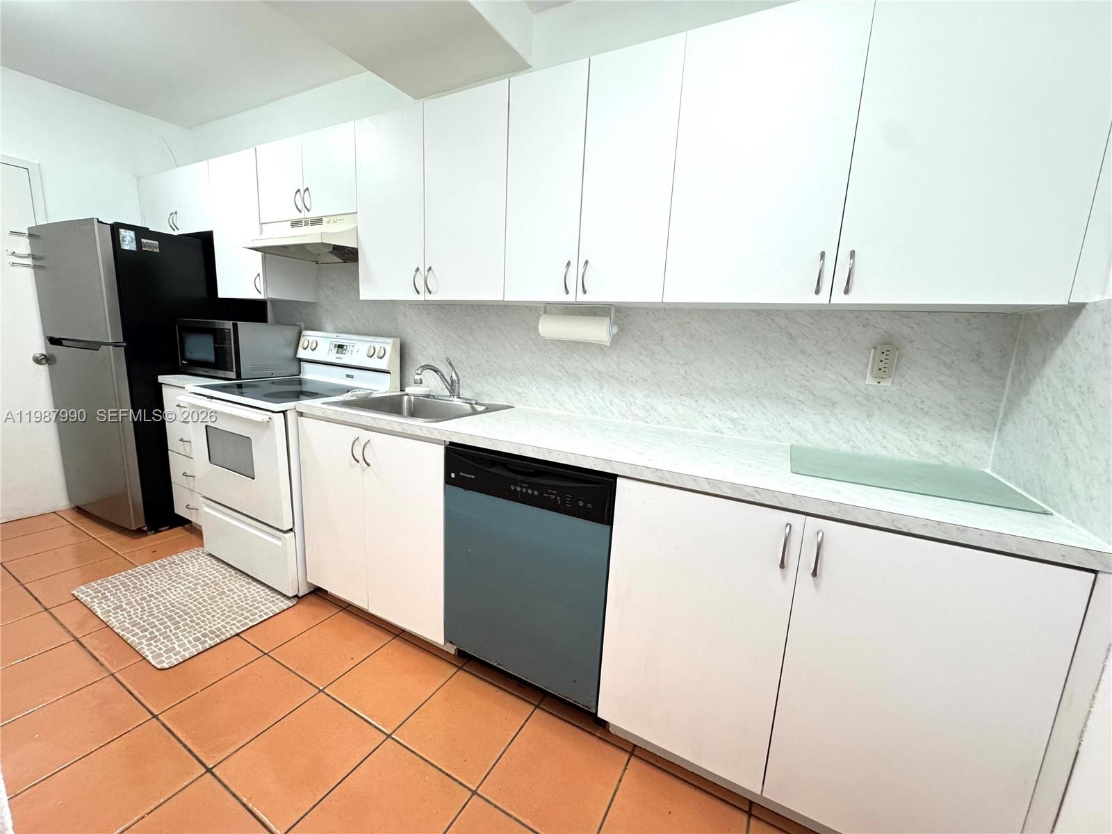 100 Lincoln Road, Unit 836 Miami Beach, FL 33139 - Photo 7 of 47 Fully equipped, if you love to cook it has everything.
