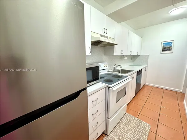 $2,800 | 100 Lincoln Road, Unit 836, Miami Beach, FL 33139