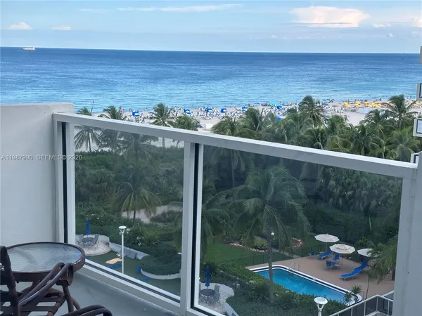 $2,800 | 100 Lincoln Road, Unit 836, Miami Beach, FL 33139