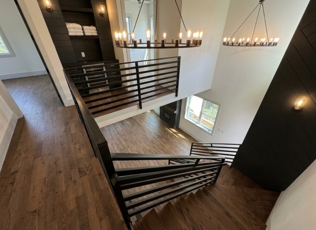 505 East 40th Street Houston, TX 77022 - Photo 8 of 17 a picture of stairs
