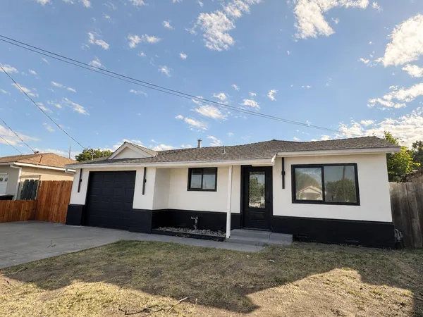 $399,900 | 444 North 5th Avenue, Oakdale, CA 95361