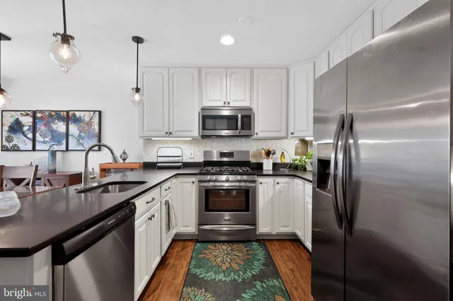 $225,000 | 5250 Valley Forge Drive, Unit 502, Alexandria, VA 22304