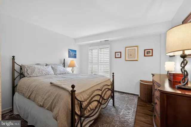 $225,000 | 5250 Valley Forge Drive, Unit 502, Alexandria, VA 22304