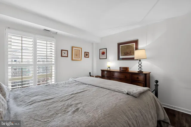 $225,000 | 5250 Valley Forge Drive, Unit 502, Alexandria, VA 22304