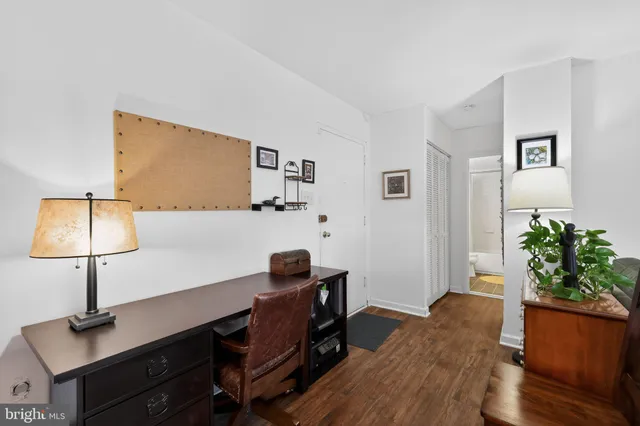 $225,000 | 5250 Valley Forge Drive, Unit 502, Alexandria, VA 22304