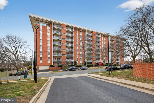 $225,000 | 5250 Valley Forge Drive, Unit 502, Alexandria, VA 22304