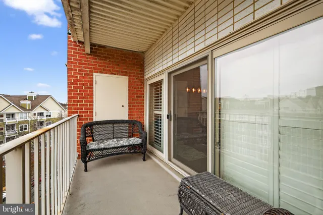 $225,000 | 5250 Valley Forge Drive, Unit 502, Alexandria, VA 22304