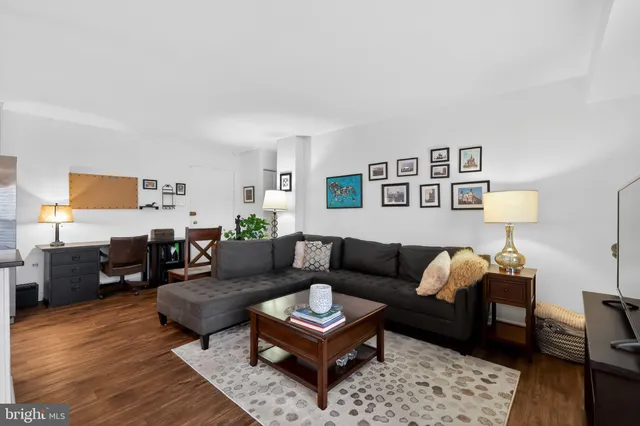 $225,000 | 5250 Valley Forge Drive, Unit 502, Alexandria, VA 22304