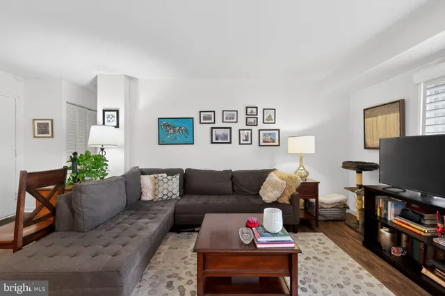 $225,000 | 5250 Valley Forge Drive, Unit 502, Alexandria, VA 22304