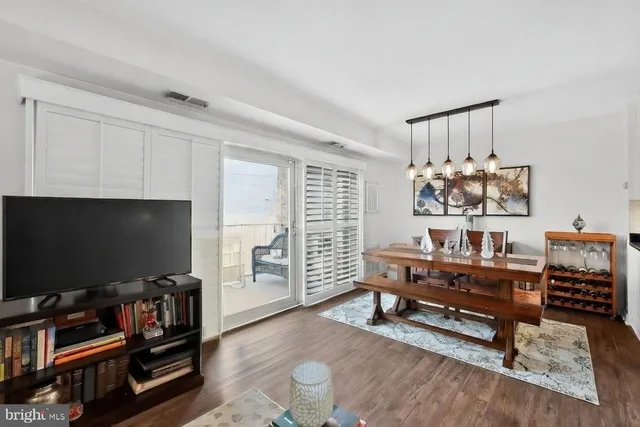 $225,000 | 5250 Valley Forge Drive, Unit 502, Alexandria, VA 22304