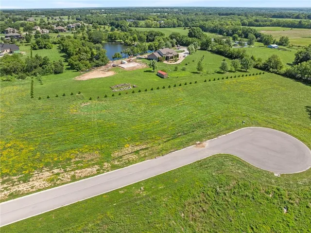 $195,000 | 13304 Winner's Circle, Smithville, MO 64089