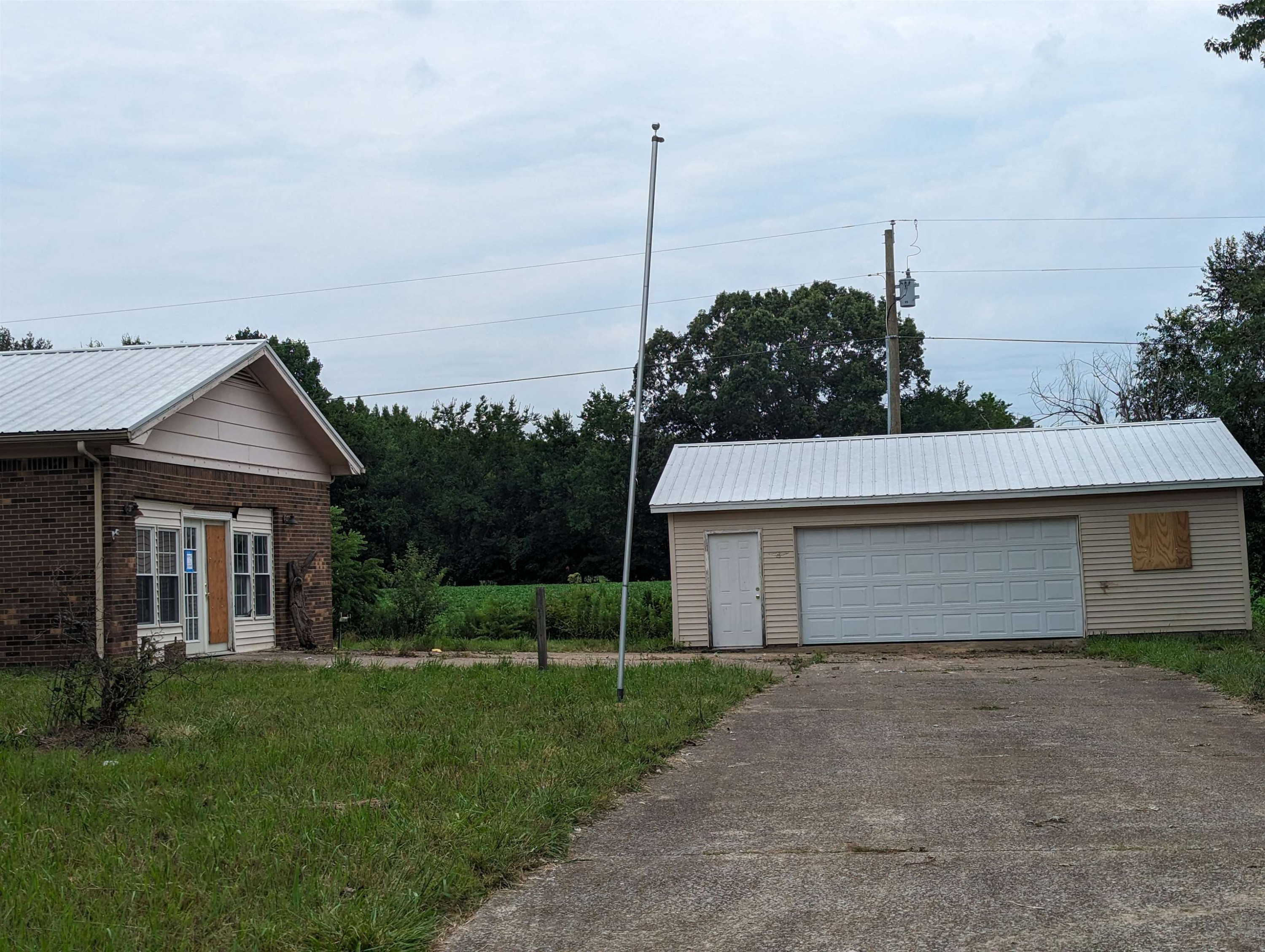 1590 Alman Cemetery Road Paris, TN 38242 - Photo 3 of 16 Photo 3