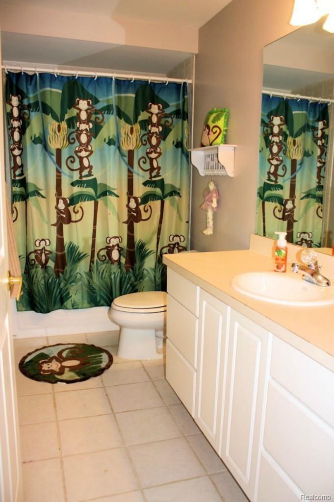 73246 Windmill Lane Romeo, MI 48065 - Photo 22 of 37 Bath.jpg