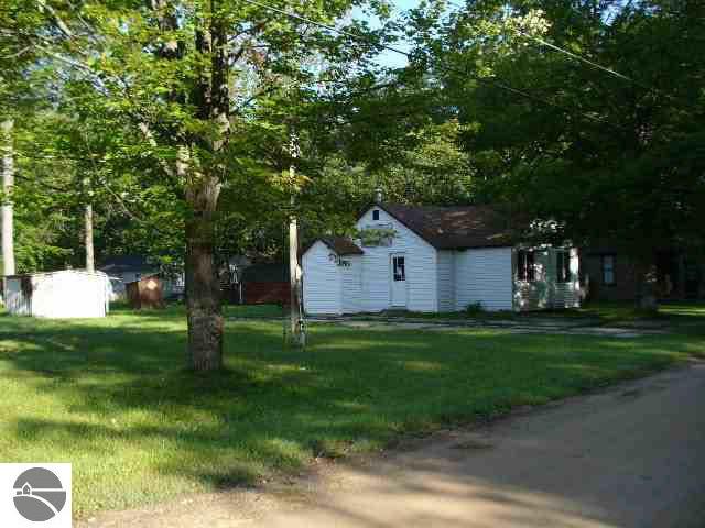 2283 Greenwood Road Lupton, MI 48635 - Photo 2 of 13 1750146-1.JPG