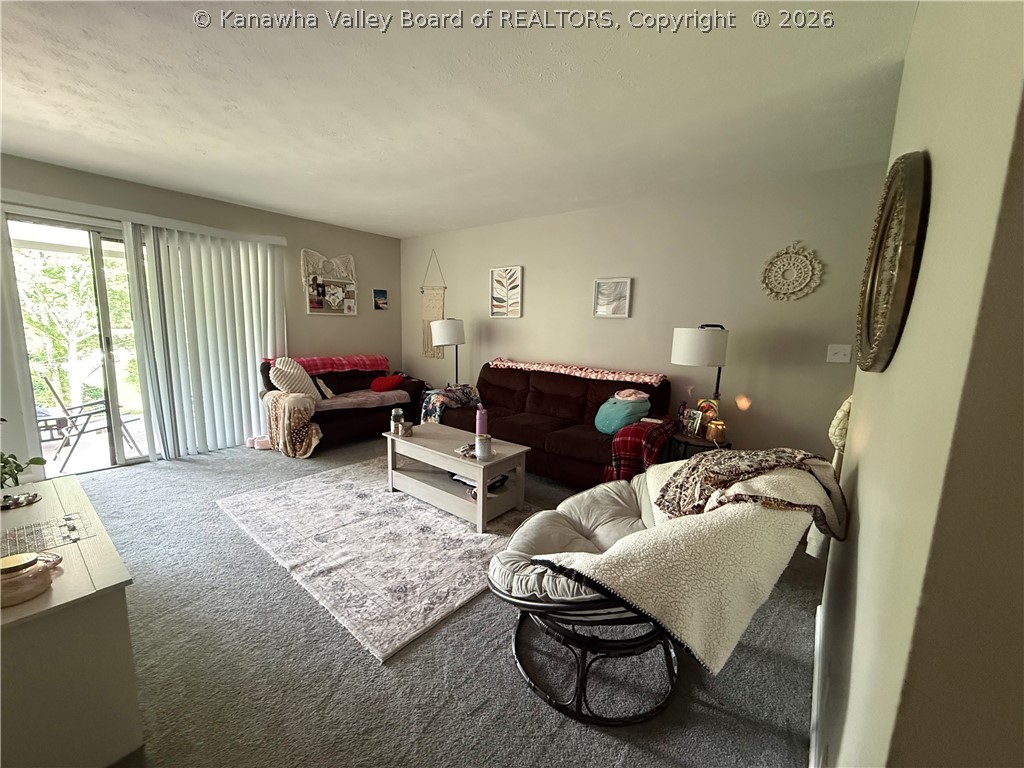 4 Lawnview Road Charleston, WV 25314 - Photo 22 of 32 Apartment #1 Living Room