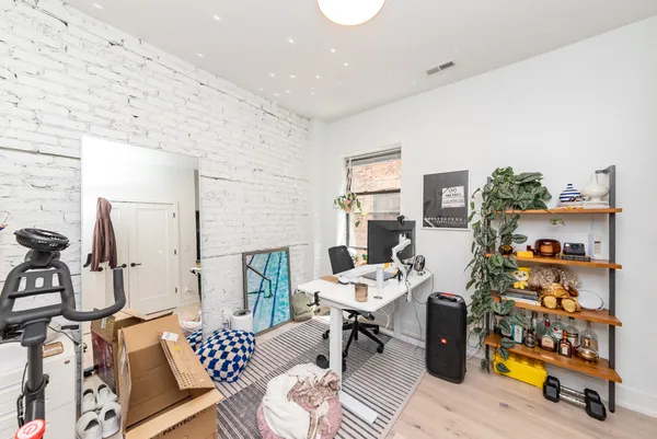 $2,985 | 1336 West Bryn Mawr Avenue, Unit 1F, Chicago, IL 60660