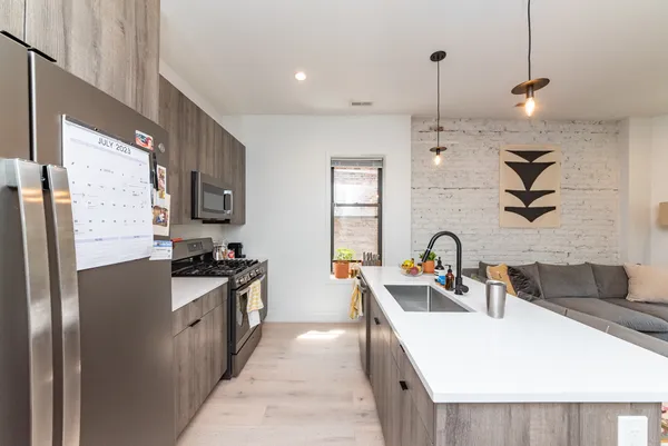 $2,985 | 1336 West Bryn Mawr Avenue, Unit 1F, Chicago, IL 60660