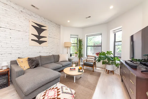 $2,985 | 1336 West Bryn Mawr Avenue, Unit 1F, Chicago, IL 60660