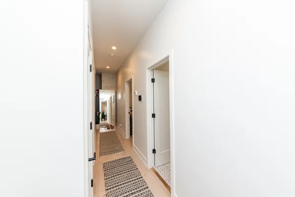 $2,985 | 1336 West Bryn Mawr Avenue, Unit 1F, Chicago, IL 60660