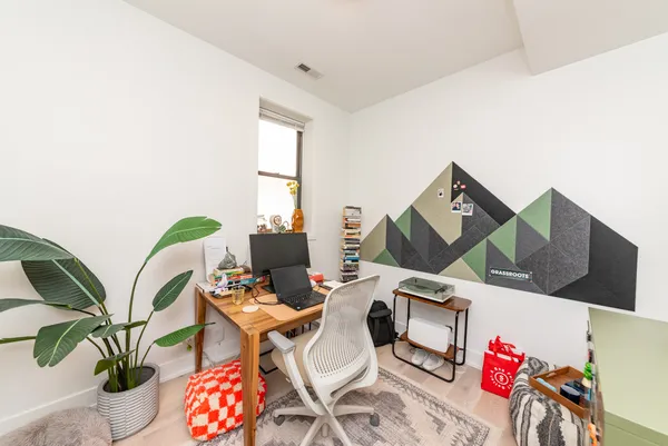 $2,985 | 1336 West Bryn Mawr Avenue, Unit 1F, Chicago, IL 60660