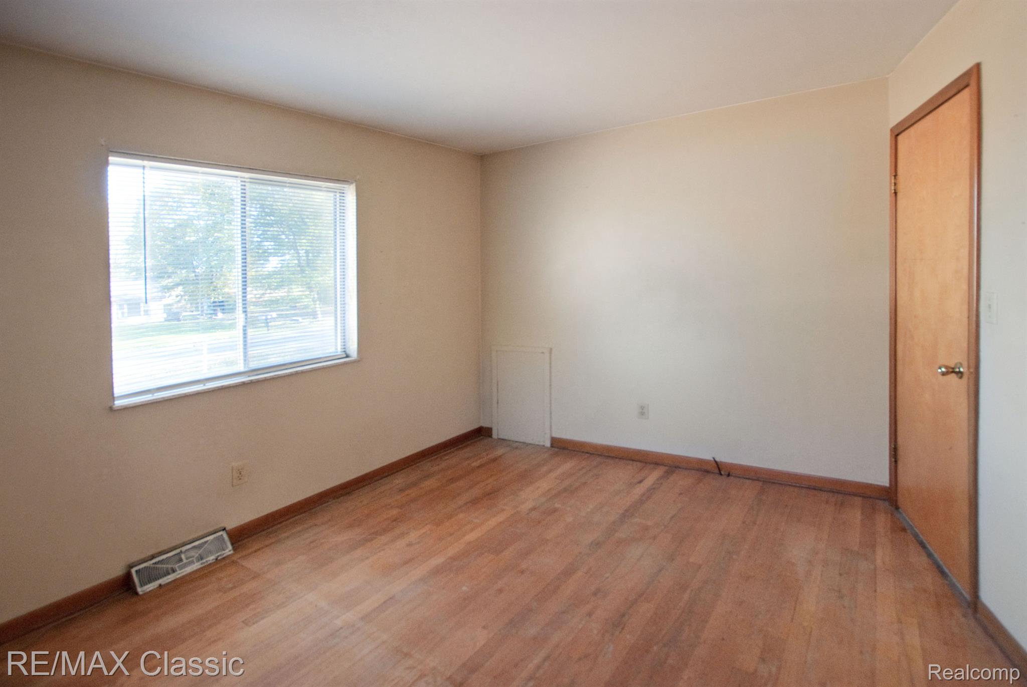 5959 Carroll Lk Road Commerce Township, MI 48382 - Photo 18 of 33 Bedroom 2