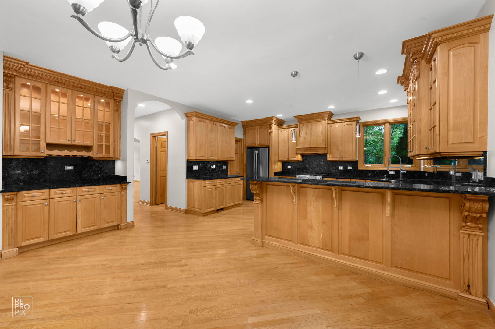 1017 Red Oak Street Addison, IL 60101 - Photo 8 of 36