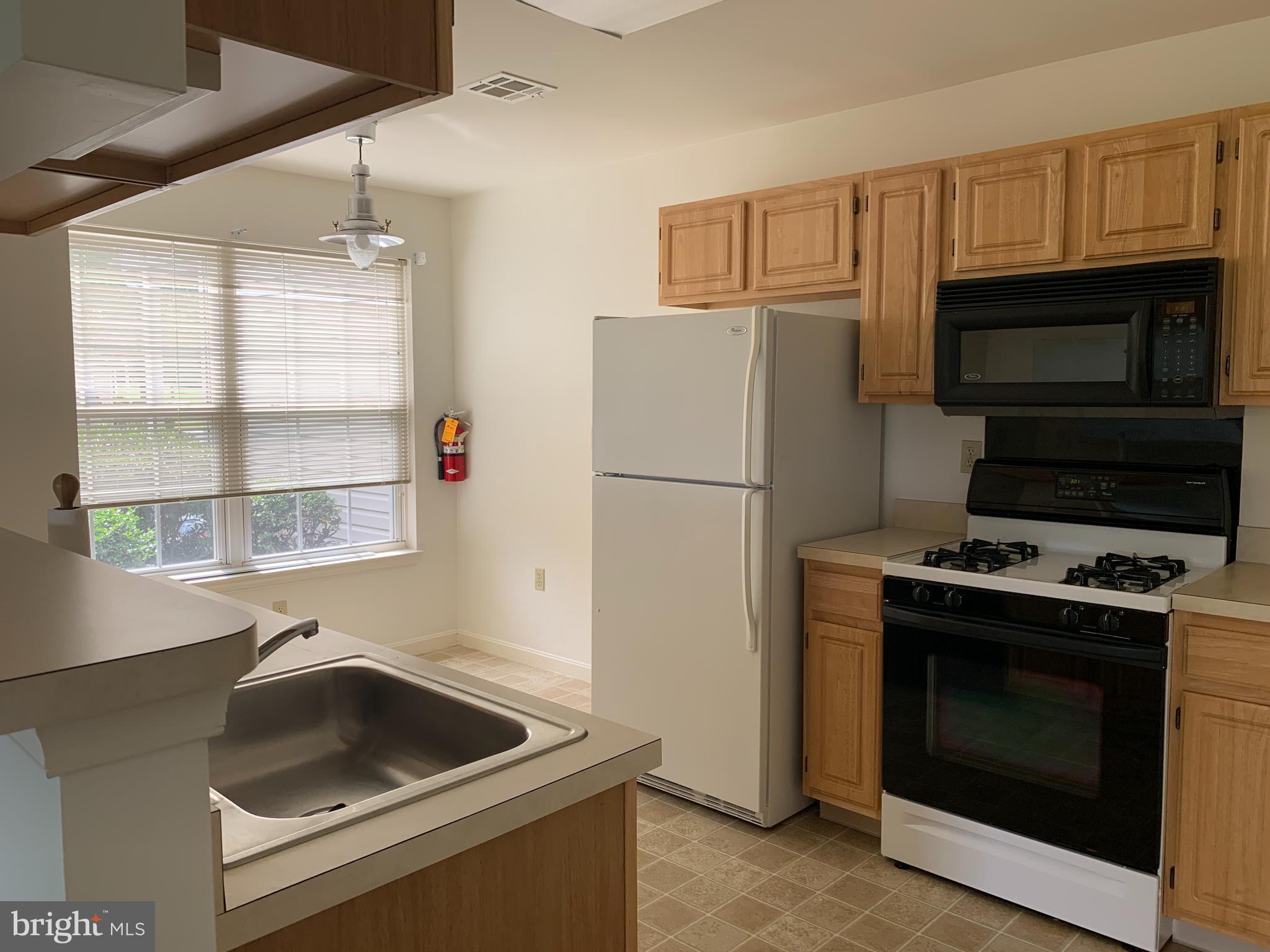 138 Sparrow Road Hummelstown, PA 17036 - Photo 6 of 22 Kitchen