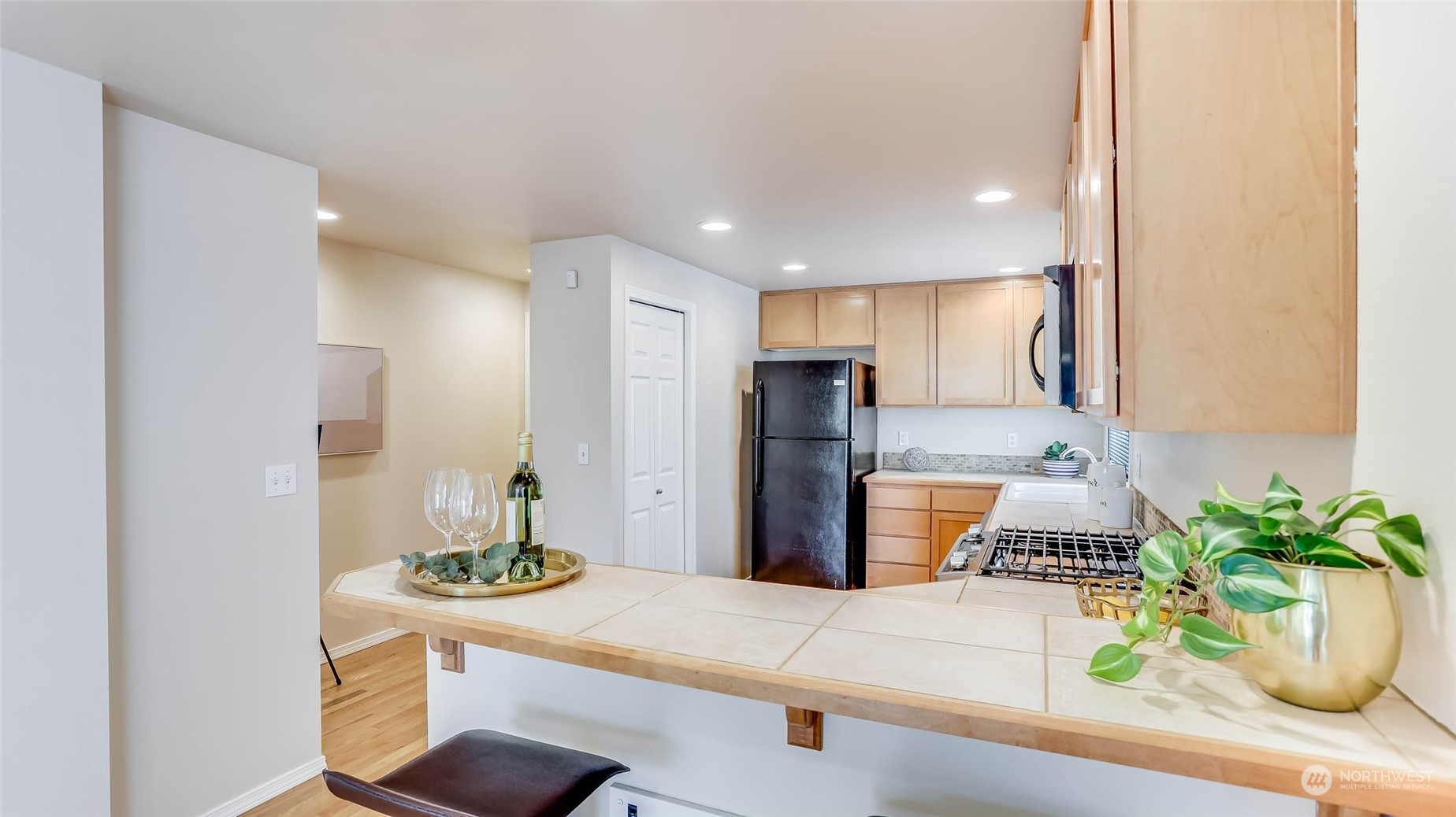 1002 North 105th Street, Unit B Seattle, WA 98133 - Photo 12 of 26